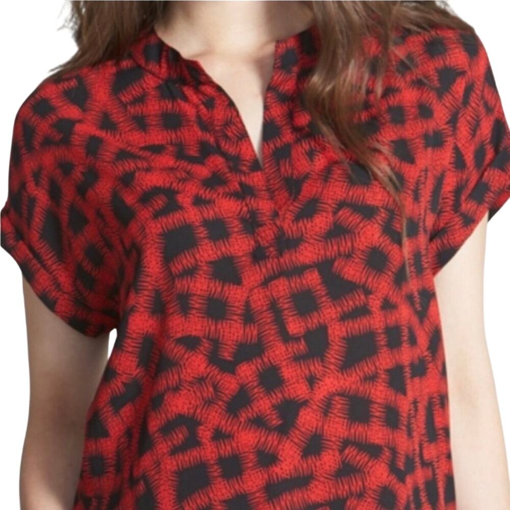 Pleione NEW black short sleeve blouse with abstract red pattern, splitneck, L